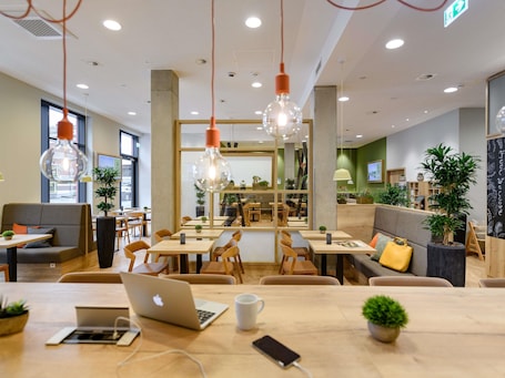 Desayuno continental (EUR 15 por persona)