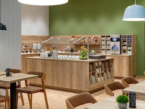 Daily continental breakfast (EUR 15 per person)