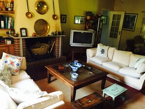 Living area - RURAL HOUSE Candeleda "EL CARRASCAL" (Candeleda)
