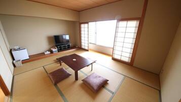 Family Room with Private Bathroom | Free WiFi, bed sheets
