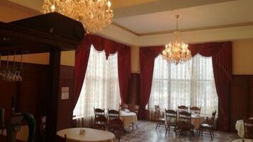 Petit déjeuner préparé sur commande (250 RUB par personne)