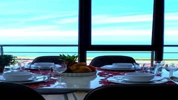 Classic-huoneisto, merinäköala | Ruokailu omassa huoneessa