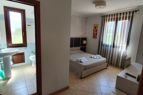 Dobbeltrom, 1 queensize-seng | Minibar, skrivebord, wi-fi (inkludert) og sengetøy