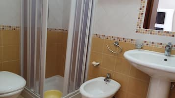 Double Room, 1 Queen Bed | Bathroom | Shower, rainfall showerhead, hair dryer, bidet