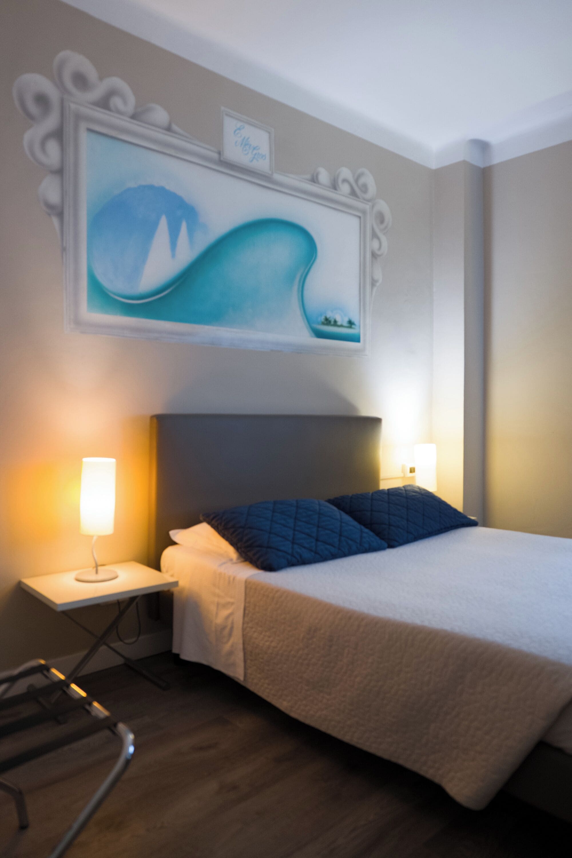 Minibar, sistema de insonorización, wifi gratis y ropa de cama