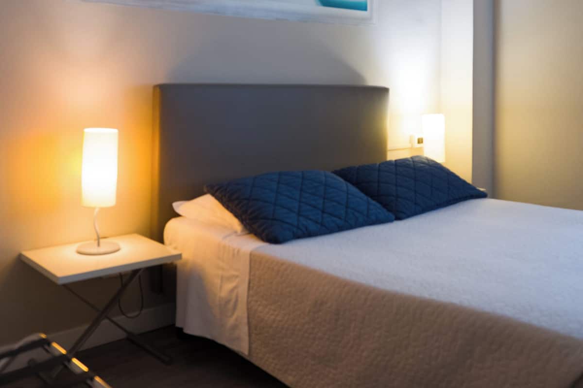 Minibar, soundproofing, WiFi (free), bed sheets