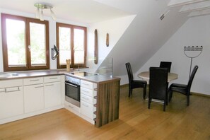 Kühlschrank, Mikrowelle, Ofen, Geschirrspüler