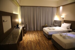 Chambre Deluxe avec lits jumeaux, vue cour intérieure | Vue sur la cour