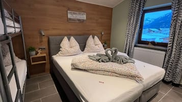 Apartment, 1 Bedroom, Patio, Mountain View (1) | Free WiFi, bed sheets