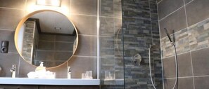 Apartment, 2 Bedrooms, Patio, Mountain View | Bathroom - Haus Tauern Am See (Heiterwang)