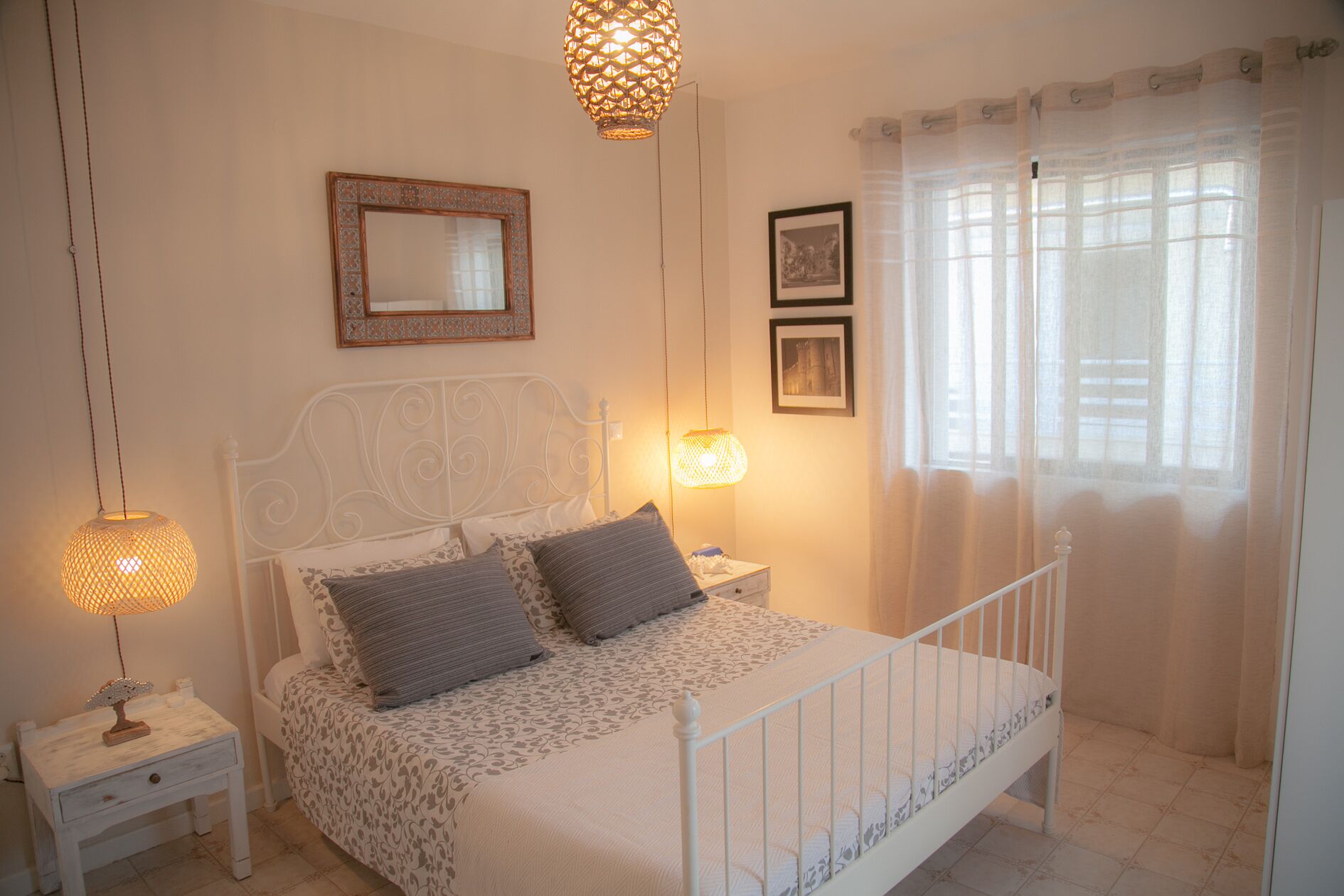 Apartemen Mewah | Didekorasi berbeda-beda dan dilengkapi dengan perabotan berbeda-beda