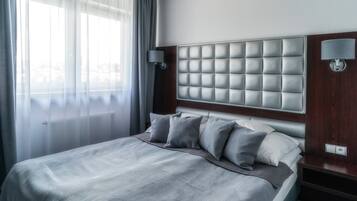 Minibar, in-room safe, desk, laptop workspace