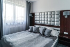 Minibar, Zimmersafe, Schreibtisch, laptopgeeigneter Arbeitsplatz