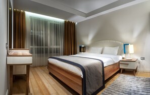 Premium bedding, in-room safe, individually decorated