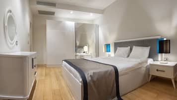 Deluxe Apartment | 2 bedrooms, premium bedding, in-room safe, individually decorated