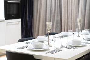 Premium bedding, in-room safe, individually decorated - Armoni Residence (Istanbul)
