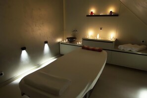 1 غرفة معالجة، جلسات تدليك