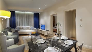 Deluxe Apartment | 2 bedrooms, premium bedding, in-room safe, individually decorated