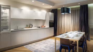 Premium-Apartment | Eigene Küche | Großer Kühlschrank, Mikrowelle, Ofen, Herdplatte