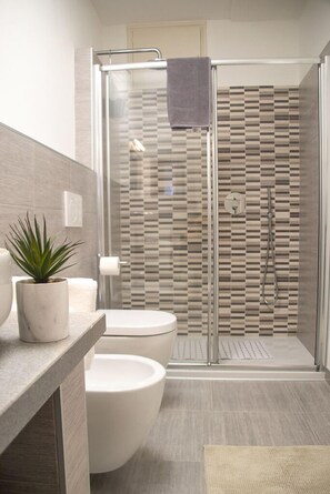 Apartment, 2 Bedrooms | Bathroom