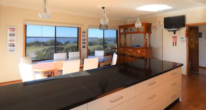 27 Lakeside Drive, Mallacoota