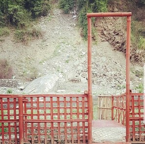 Property grounds - Small Town Sadhupul Cottages - River Retreat (Solan)