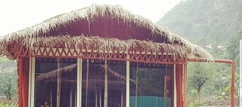 Small Town Sadhupul Cottages - River Retreat