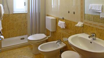 Shower, free toiletries, hair dryer, bidet