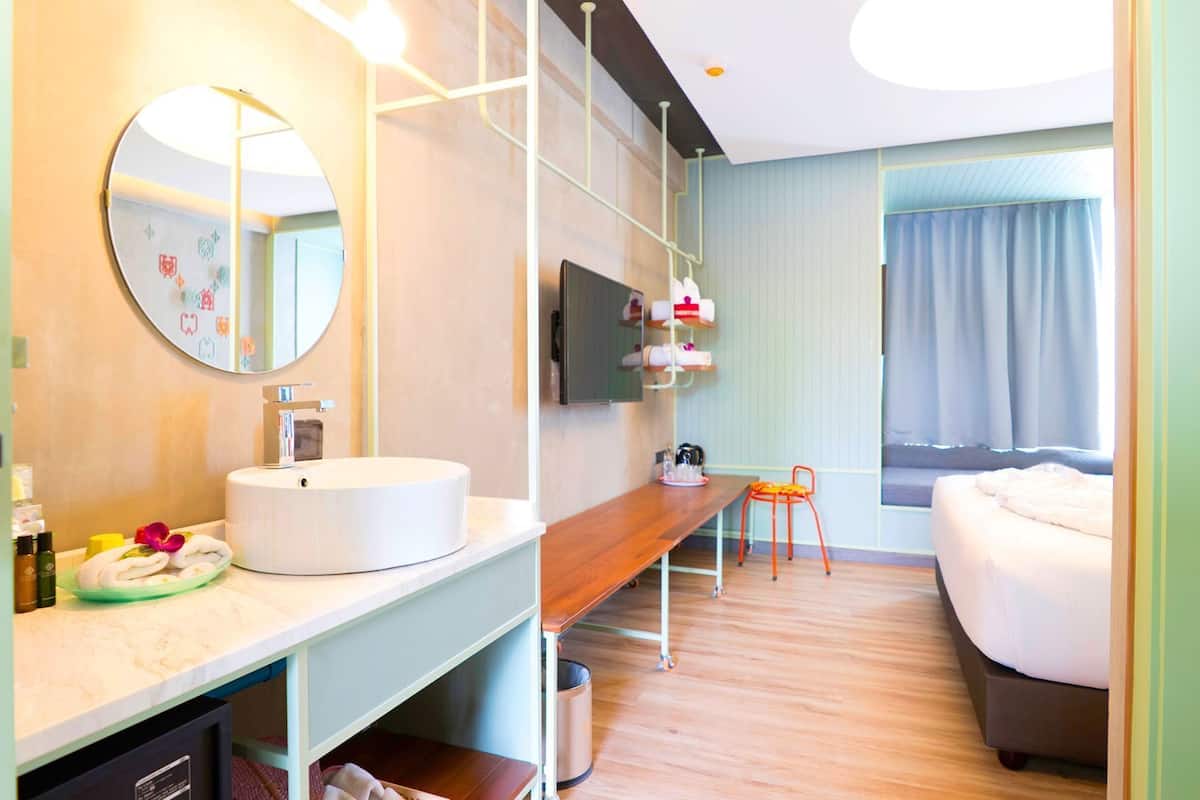 Premium bedding, minibar, individually decorated, individually furnished