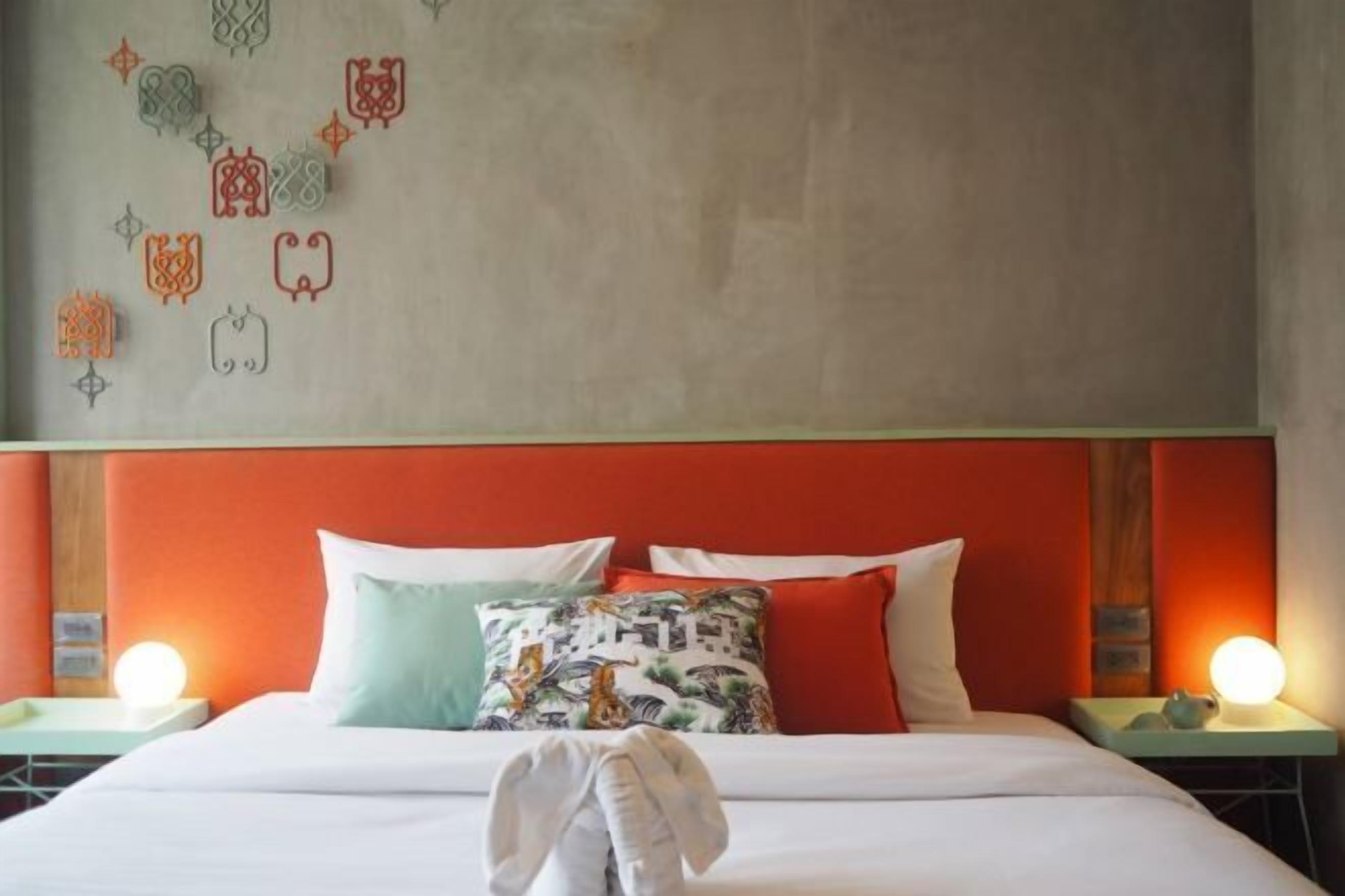 Ylelliset vuodevaatteet, minibaari, yksilöllisesti sisustettu