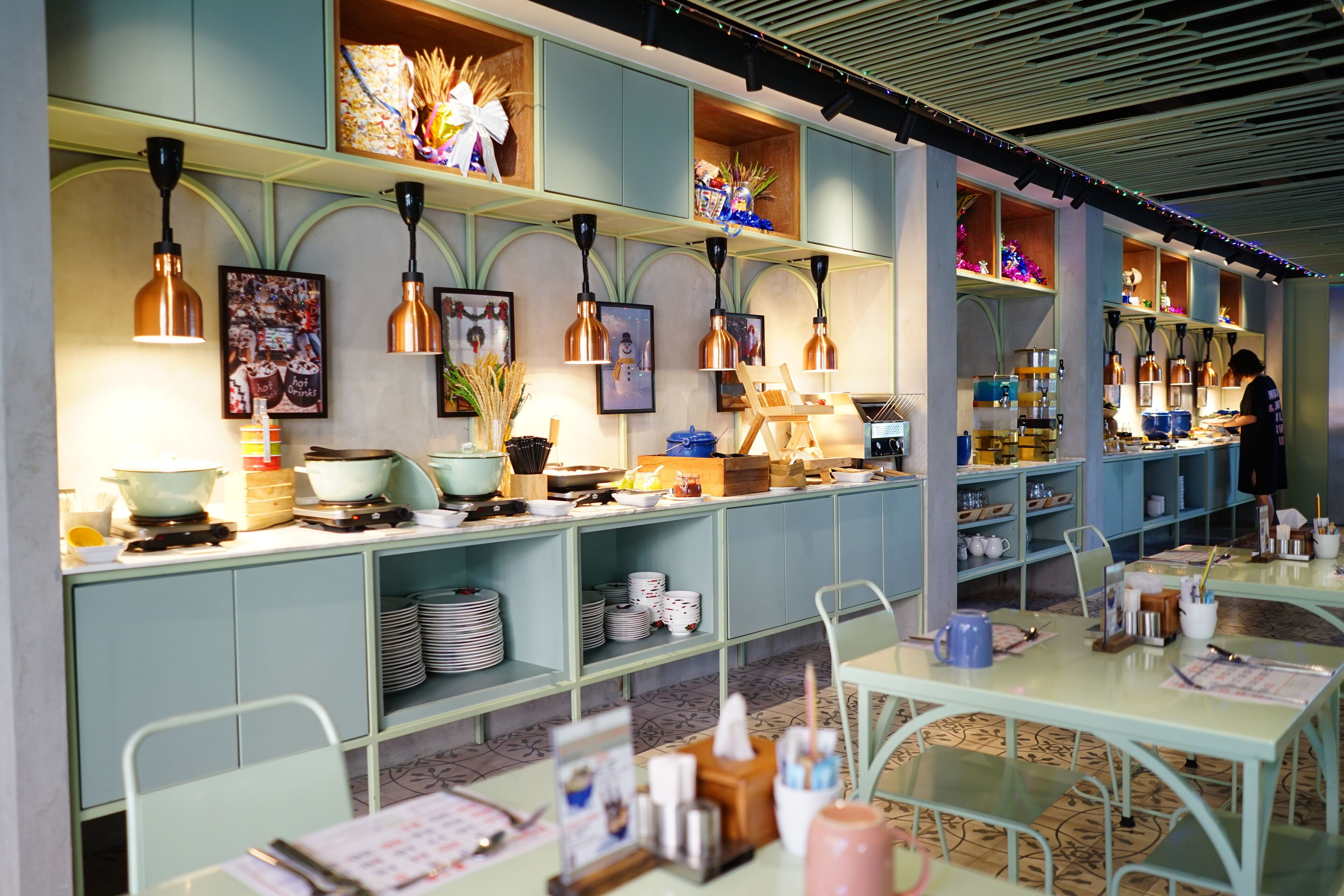 daily continental breakfast (thb 350 per person)