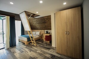 Quadruple Room, Balcony | Hypo-allergenic bedding, minibar, in-room safe, desk