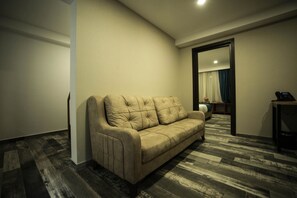 Habitación familiar, balcón | Ropa de cama hipoalergénica y minibar