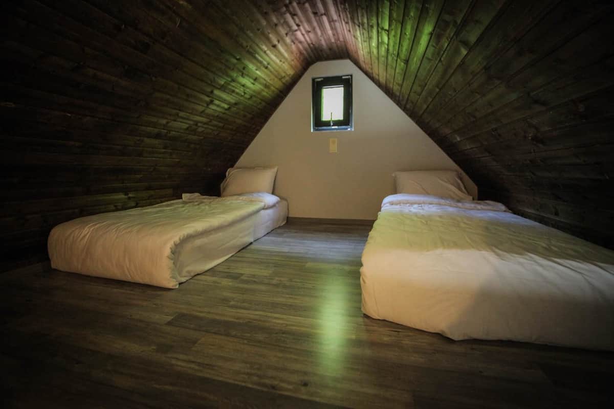 quadruple room, balcony | hypo-allergenic bedding, minibar, in-room safe, desk