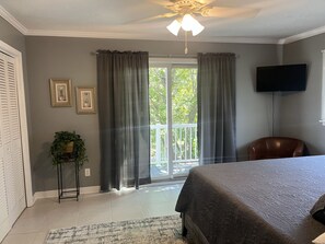 4 bedrooms, desk, iron/ironing board, WiFi