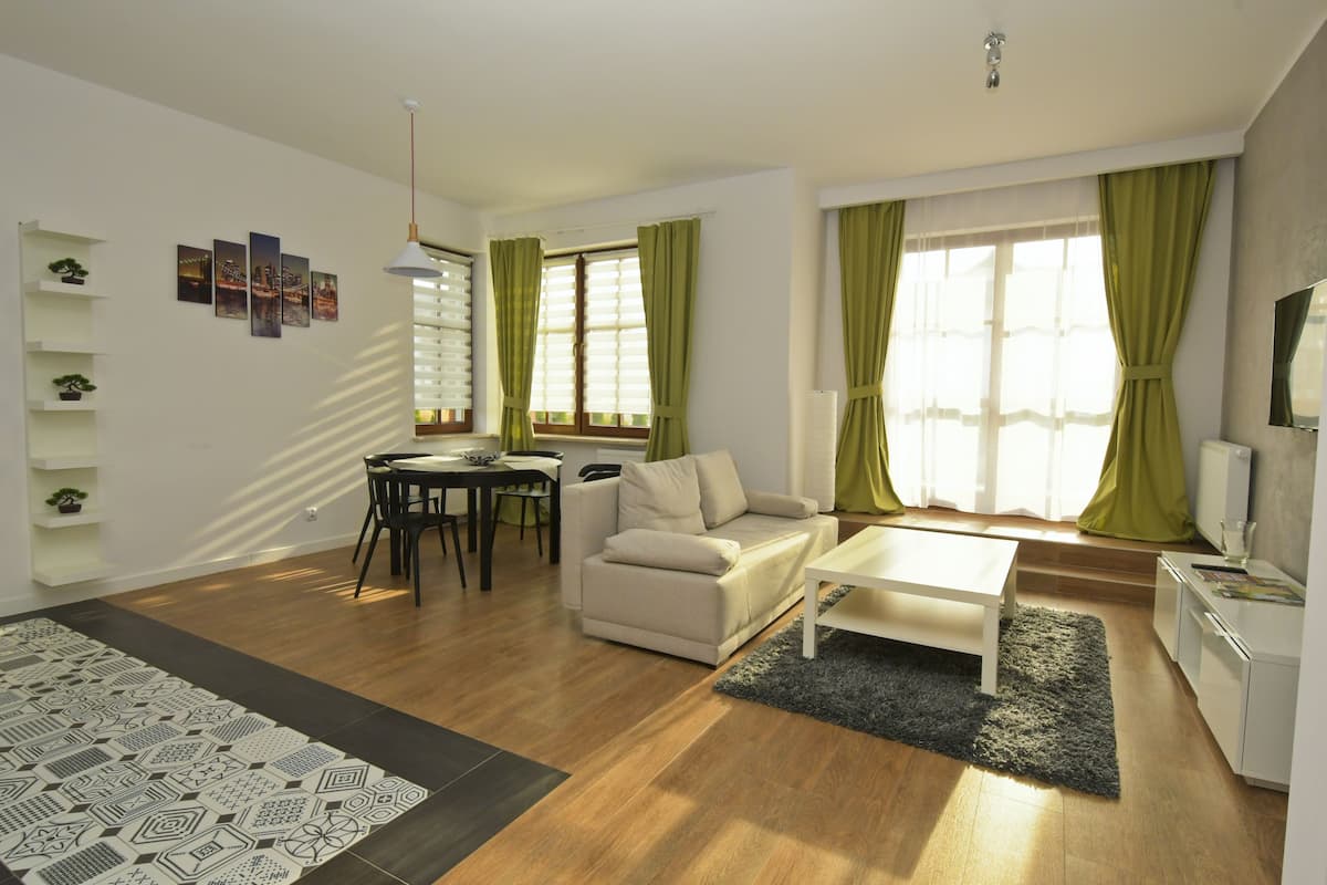 Apartment, Terrasse | 1 Schlafzimmer, Bügeleisen/Bügelbrett, Babybetten, kostenloses WLAN