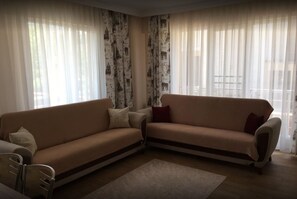 Departamento estándar | Área de sala de estar | Televisión LCD