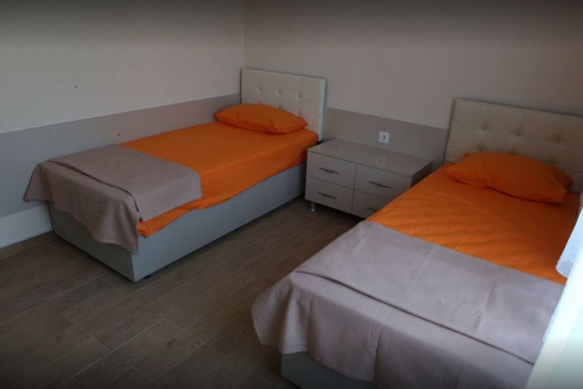 Departamento estándar | Escritorio, wifi gratis y ropa de cama