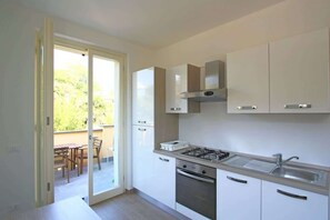 Réfrigérateur, four, plaque de cuisson, lave-vaisselle