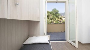 A bedroom with a bed, a wardrobe, and a sliding glass door leading to an outdoor balcony. - Apartment "G" Terrace - Levanto Cinque Terre (Levanto)