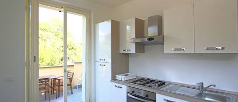 Kühlschrank, Ofen, Herdplatte, Geschirrspüler