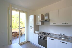 Kühlschrank, Ofen, Herdplatte, Geschirrspüler