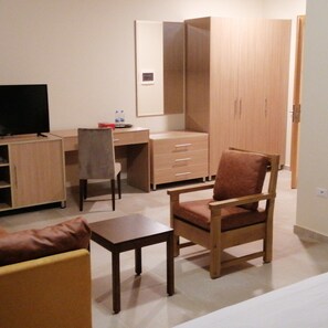 Suite júnior, 1 llit de matrimoni gran, bany privat, vistes a la vall | Caixa forta a l'habitació i cortines opaques