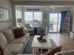 Smart TV, DVD player - Stay right on the beach.  Enjoy the view from our updated home right on the Gulf (Gulf Shores)