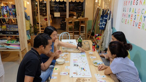 Children's area - 'Baan Chuen' Artsy and Friendly home in downtown near the train station (ต.ในเมือง)