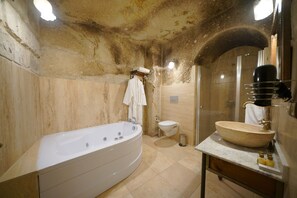 Superior Suite | Bathroom | Designer toiletries, hair dryer, slippers, towels - Kaya Konak Cave Hotel (Nevsehir)