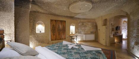 Superior Suite | Minibar, in-room safe, individually furnished, desk