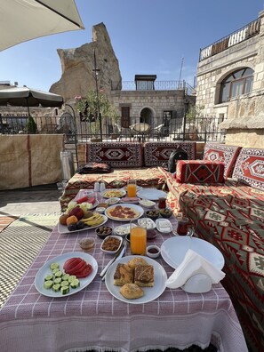 Free daily buffet breakfast - Kaya Konak Cave Hotel (Nevsehir)