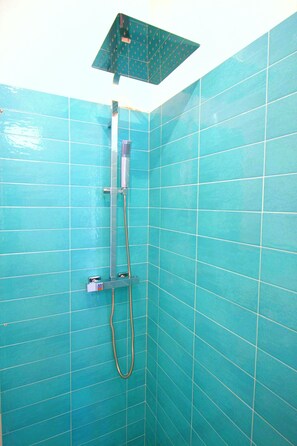 Shower, hair dryer, bidet, towels - New villa 80 Mt from the sea, 3 km from beaches Torre San Giovanni Ugento (Posto Rosso - Alliste)