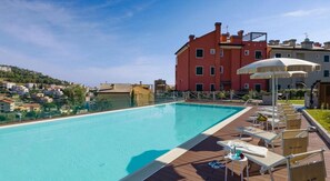 Outdoor pool - RESIDENTIAL APARTMENT WITH SOLARIUM AND POOL IN THE COMPLEX (PIETRA LIGURE)